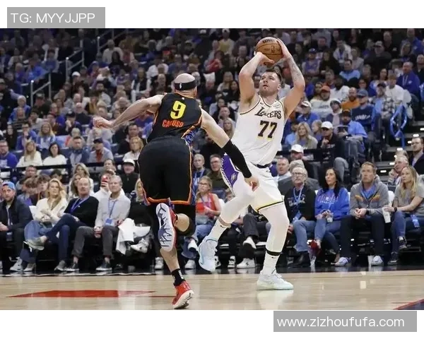 2012年NBA季后赛湖人与雷霆第三场精彩对决回顾与赛后分析