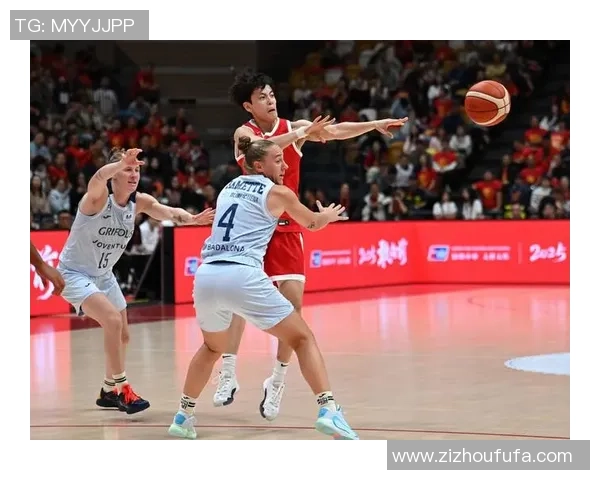 中国女篮迎战加拿大热身赛第三场全力争胜展现实力与团队合作