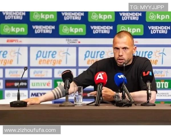 斯洛特上星期五给球员放假？邮报：球员当天仍在基地练习