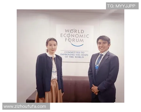 看了郭晶晶的穿搭，我悟了：西装不配牛仔裤、短靴，才更高档洋气